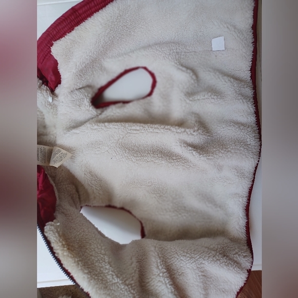 Comfy 12mo Puffer Red Vest - Picture 4 of 6